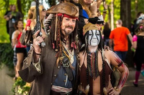 khoanh khac hai huoc cua cac cap vo chong hinh anh 14