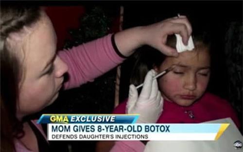 ep con gai tiem botox, nhuom da de thi hoa hau nhi - 1