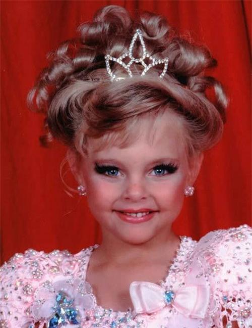 ep con gai tiem botox, nhuom da de thi hoa hau nhi - 11