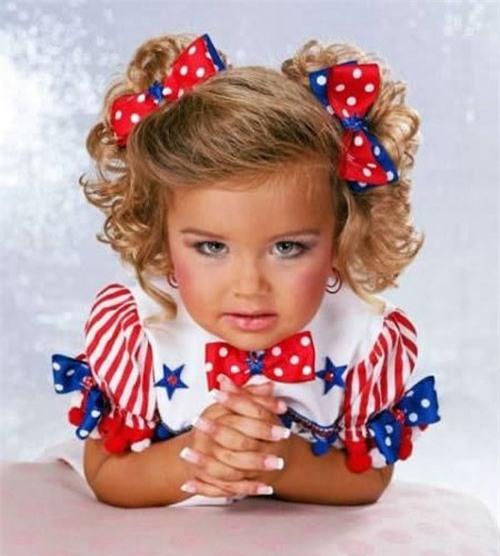 ep con gai tiem botox, nhuom da de thi hoa hau nhi - 6