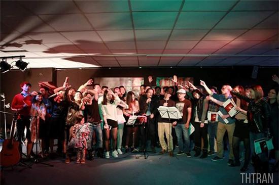 Giới trẻ Việt tưởng nhớ Trần Lập ở Paris