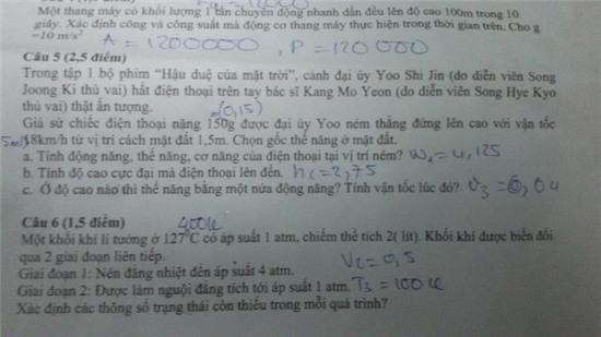Cảnh hất điện thoại của Hậu Duệ Mặt Trời bất ngờ xuất hiện trong đề thi Vật lý - Ảnh 2.