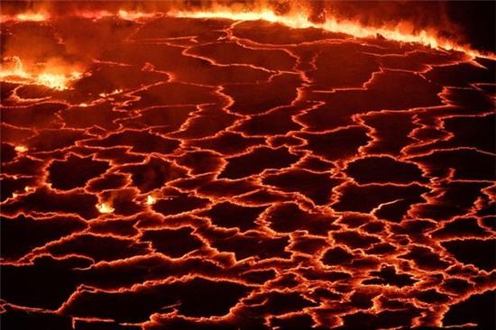 ngu qua dem trong khu vuc nui lua dang hoat dong hinh anh 4