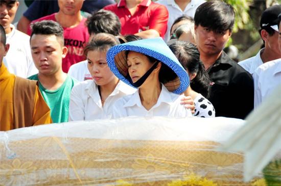 nguoi-me-nghen-ngao-tien-hau-ve-phuoc-tho-ve-voi-dat-9