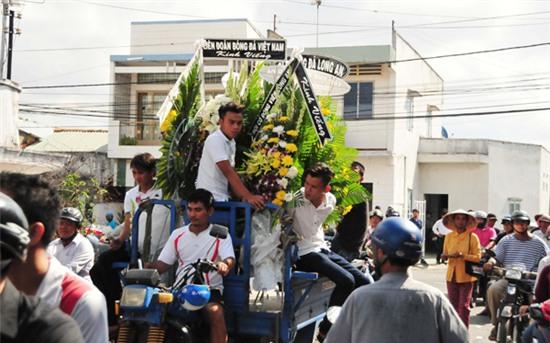 nguoi-me-nghen-ngao-tien-hau-ve-phuoc-tho-ve-voi-dat-5