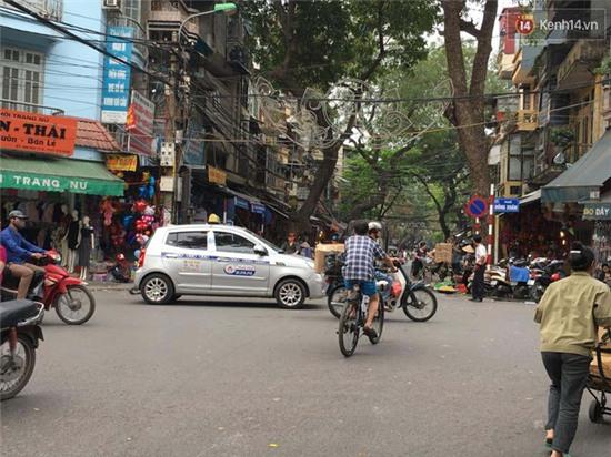 Hà Nội: Nghi vấn nhóm thanh niên đua xe gây tai nạn trong đêm - Ảnh 4.