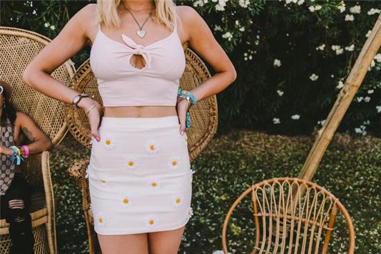 Muốn gặp những cô nàng sexy và hot nhất nước Mỹ, cứ đến tiệc bể bơi của Coachella! - Ảnh 11.