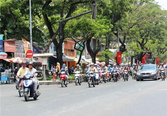 nắng nóng, sài gòn, trốn nắng, giải khát, công nhân, người di cư