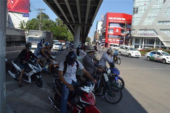 nắng nóng, sài gòn, trốn nắng, giải khát, công nhân, người di cư