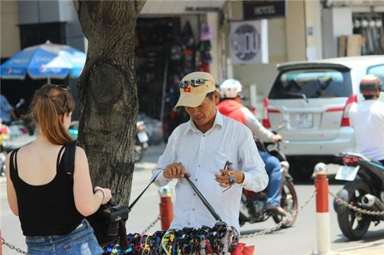 nắng nóng, sài gòn, trốn nắng, giải khát, công nhân, người di cư