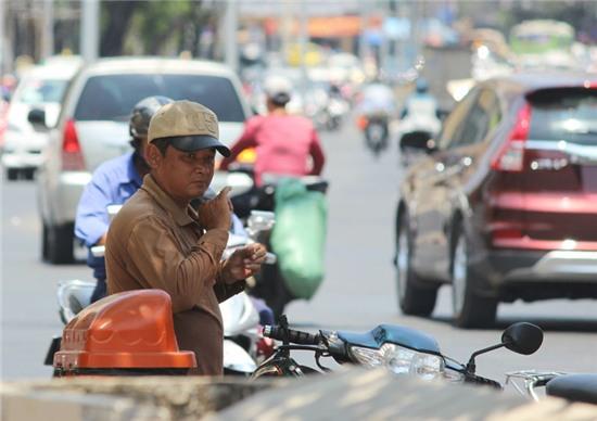 nắng nóng, sài gòn, trốn nắng, giải khát, công nhân, người di cư