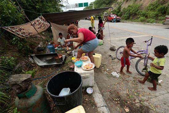 Cảnh tượng như tận thế sau động đất kinh hoàng ở Ecuador