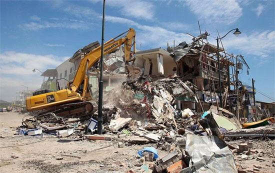 Cảnh tượng như tận thế sau động đất kinh hoàng ở Ecuador