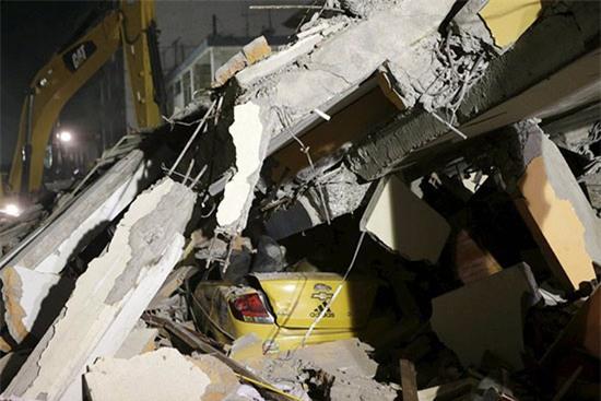 Cảnh tượng như tận thế sau động đất kinh hoàng ở Ecuador