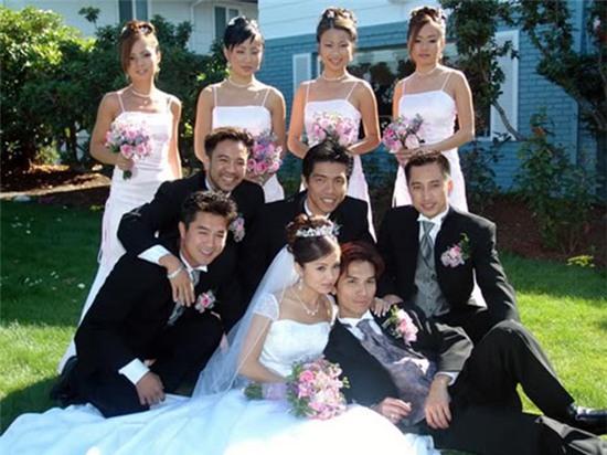 Những hỉnh ảnh hiếm hoi trong đám cưới của Mạnh Quỳnh và bà xã năm 2004.