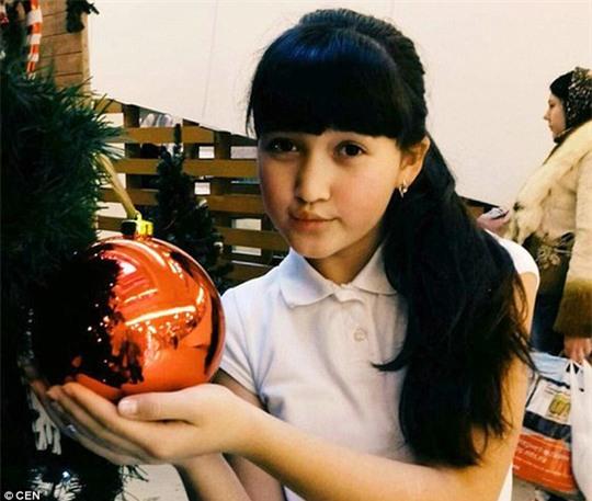  Arina, 11 tuổi, thiệt mạng vì sét đáng trong khi đang nghe điện thoại ở quận Chernoyarsk, vùng Astrakhan Oblast, phía Tây Nam nước Nga. Ảnh: Daily Mail 