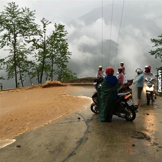Clip: Lũ quét kinh hoàng tại bản Cát Cát, Sa Pa - Ảnh 2.
