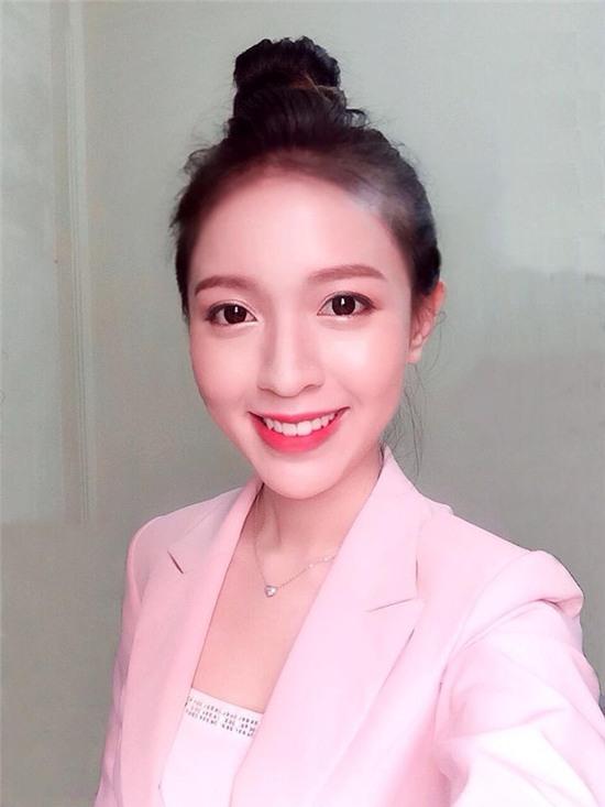 nữ tiếp viên, nữ tiếp viên hàng không, nữ tiếp viên gây sốt