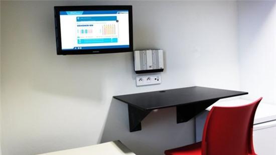 nha tu dau tien cap internet toi phong giam pham nhan hinh anh 3