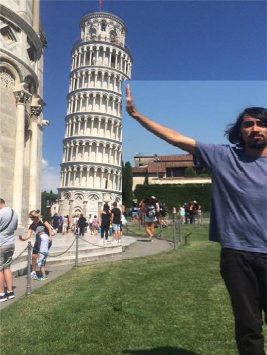 Loạt hình chế có tâm dành cho anh chàng nhờ chỉnh ảnh chạm tay vào Tháp Nghiêng - Ảnh 4.