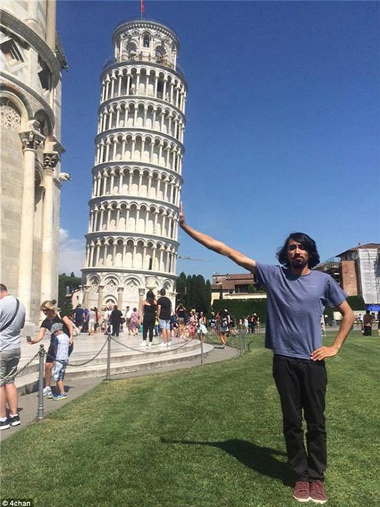 Loạt hình chế có tâm dành cho anh chàng nhờ chỉnh ảnh chạm tay vào Tháp Nghiêng - Ảnh 9.