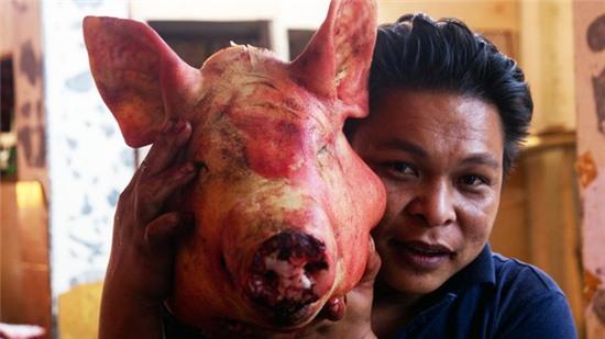 Một chủ hàng khoe cái thủ lợn