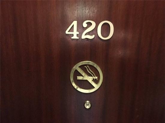 Lý do vì sao nhiều khách sạn trên thế giới thường không có số phòng 420 - Ảnh 4.