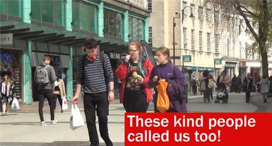 Những người này không tìm thấy chủ nhân nên đã gọi điện theo thông tin có trong ví để trả lại.