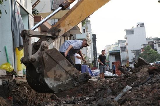 song giua thu do phai