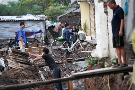 song giua thu do phai