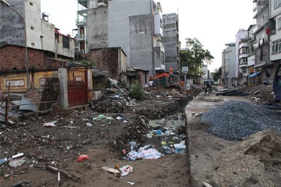 song giua thu do phai