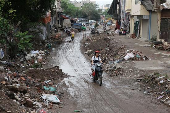 song giua thu do phai