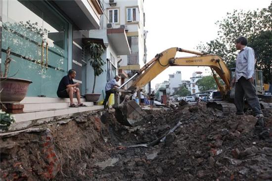 song giua thu do phai