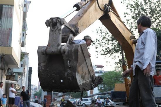 song giua thu do phai