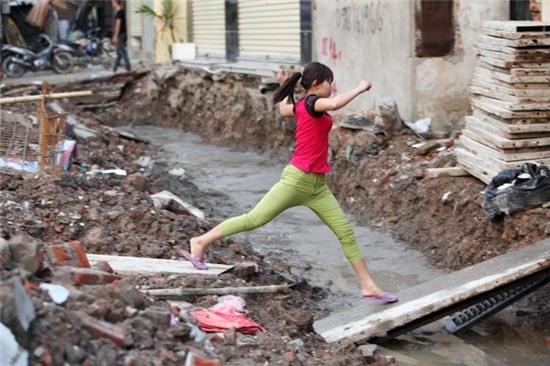 song giua thu do phai