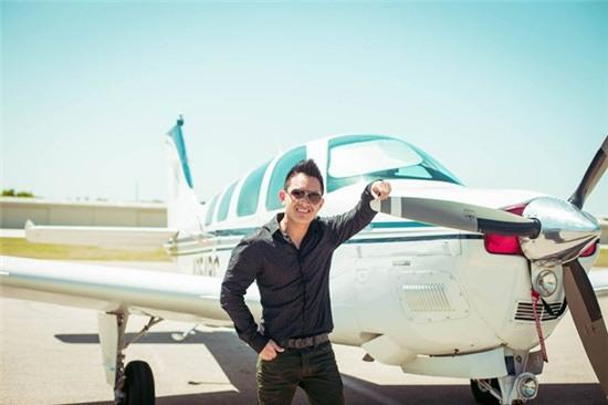 Những hình ảnh sang chảnh của Võ Lê Thành Vinh khi thường xuyên di chuyển bằng máy bay.
