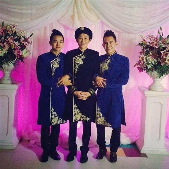 Thông tin này khiến khán giả vô cùng bất ngờ. Vì trước đến nay, Hoài Linh vẫn là một ngôi sao nổi tiếng kín đáo về chuyện riêng tư. Việc Võ Lê Thành Vinh là con trai ruột của Hoài Linh cũng chưa từng được người trong cuộc lên tiếng xác nhận, dù phóng viên đã nhiều lần liên hệ.