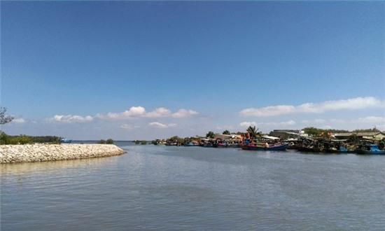 Mua he di nghi tron nang o dao Thanh An hinh anh 1