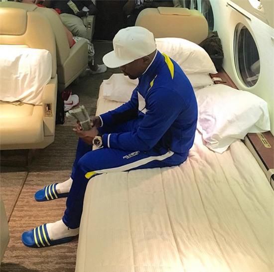 Mayweather tự hào vì nghỉ hưu trước 40 tuổi đồng thời mỗi tháng vẫn 'bỏ túi' hàng triệu USD.