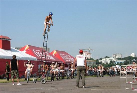 u uoi, chi em co thay... buon cuoi khong? hinh anh 8