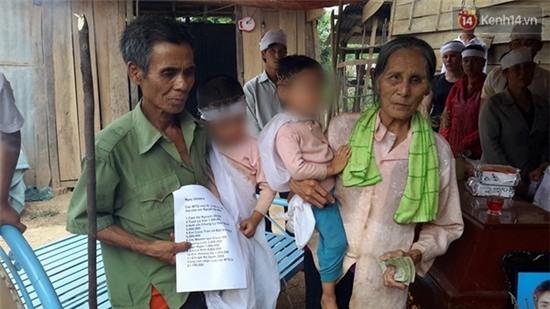 Xót lòng nhìn 2 con thơ tiễn biệt người cha tử vong do mìn tự chế - Ảnh 2.