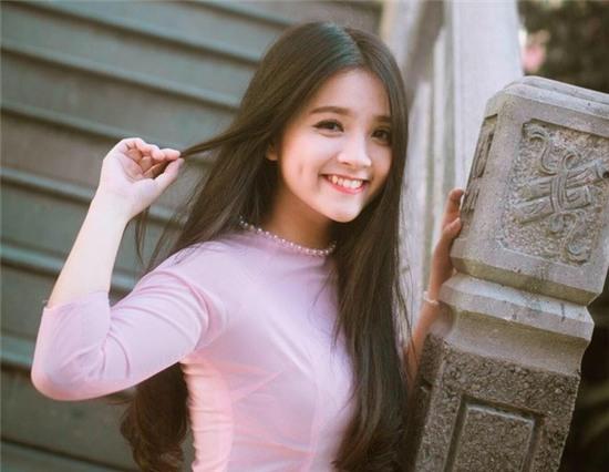 Nu sinh Luat xinh dep co giong hat giong Miu Le hinh anh 2