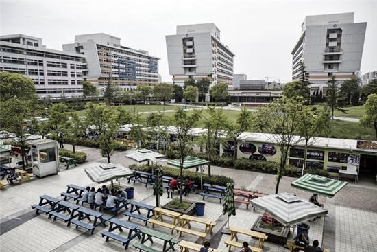 Bên trong nhà máy sản xuất iPhone bí mật nhất thế giới - Ảnh 3.