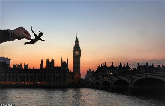 Thoi hon cho cac diem den noi tieng bang hinh giay hinh anh 1