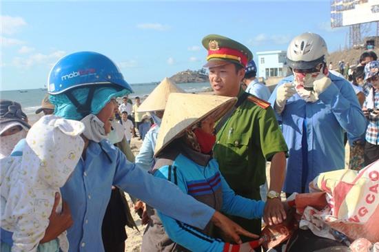 BIỂN vŨNG TÀU, CẤM BUÔN BÁN, NGƯỜI DÂN, CHÍNH QUYỀN, LỢI ÍCH