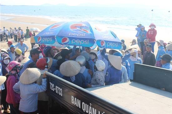 BIỂN vŨNG TÀU, CẤM BUÔN BÁN, NGƯỜI DÂN, CHÍNH QUYỀN, LỢI ÍCH