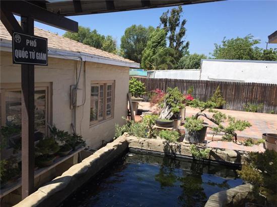 Thương nhớ quê hương, Bằng Kiều đề bảng tên các con phố Hà Nội trong căn nhà tại Mỹ - Ảnh 2.