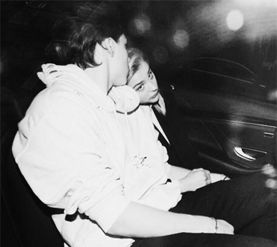 Brooklyn công khai ảnh của cô bạn gái Chloe Moretz