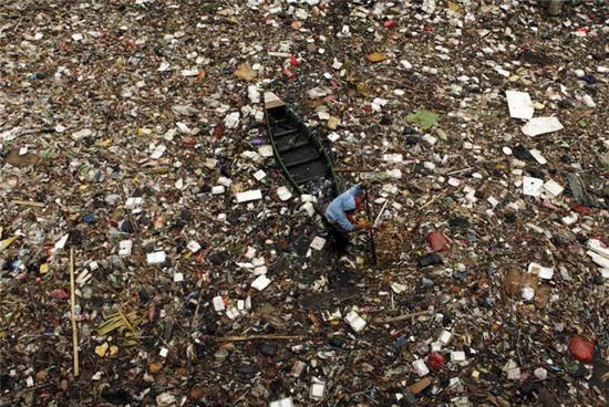 Loạt ảnh chấn động cho thấy đại dương đang trở thành hố rác khổng lồ của nhân loại - Ảnh 1.