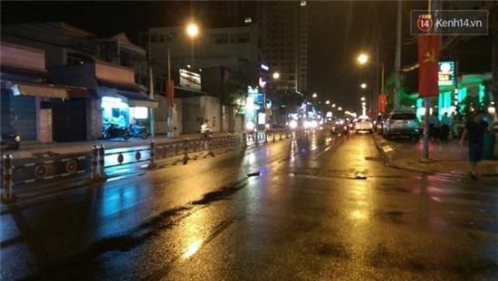 Sau bao ngày chờ đợi, Sài Gòn đã đón cơn mưa đầu tiên giải nhiệt mùa nóng - Ảnh 6.
